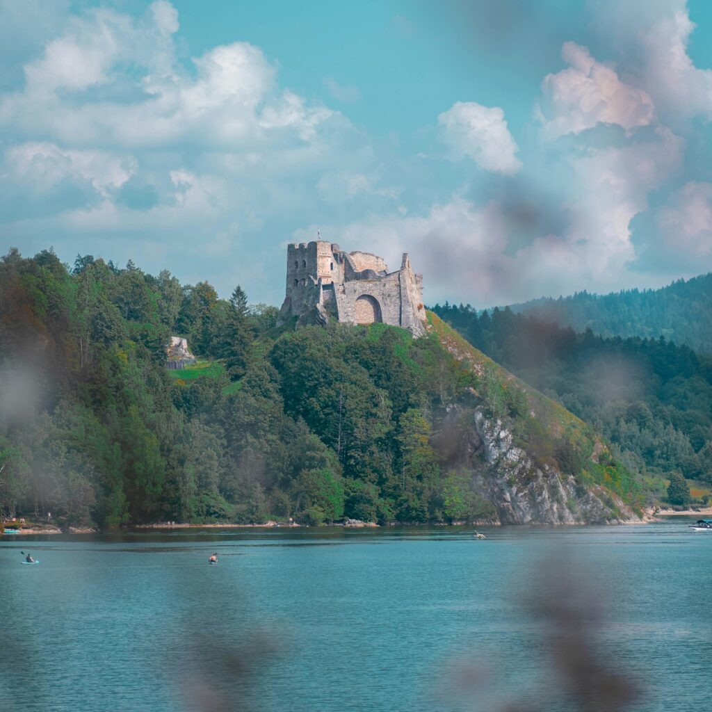 niedzica czorsztyn zamek i jezioro